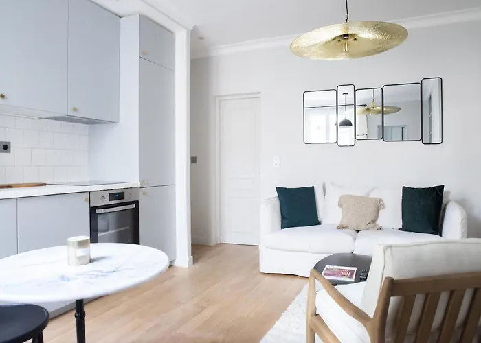 Cozy Flat, Batignolles Apartment *